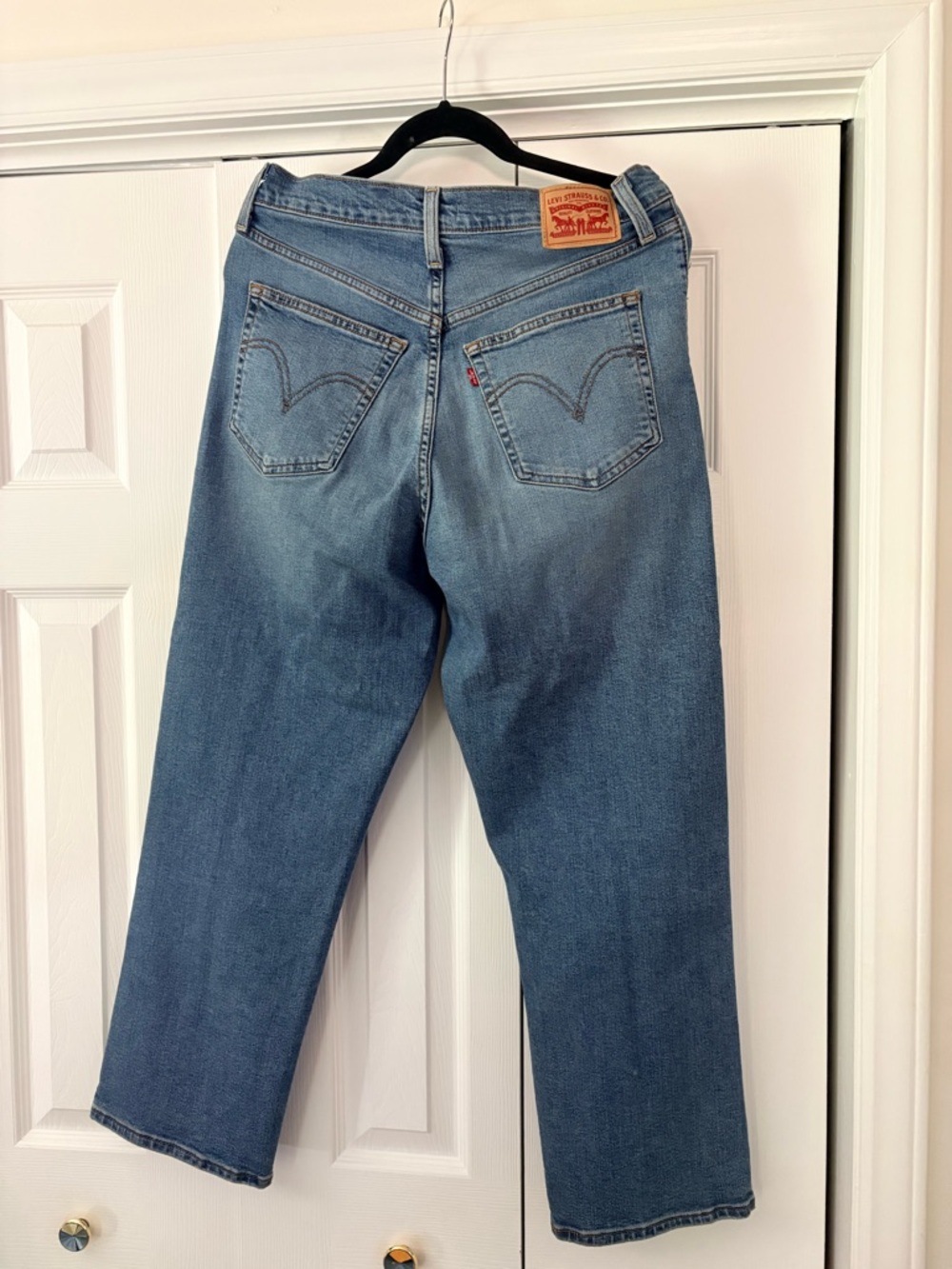 Levi Ribcage Straight Jeans - Like New, Excellent Condition - Picture 6 of 6